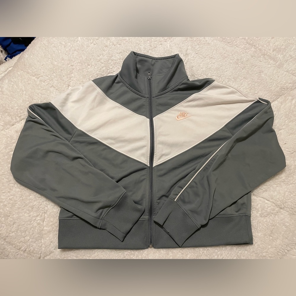 Cute nike cropped windbreaker